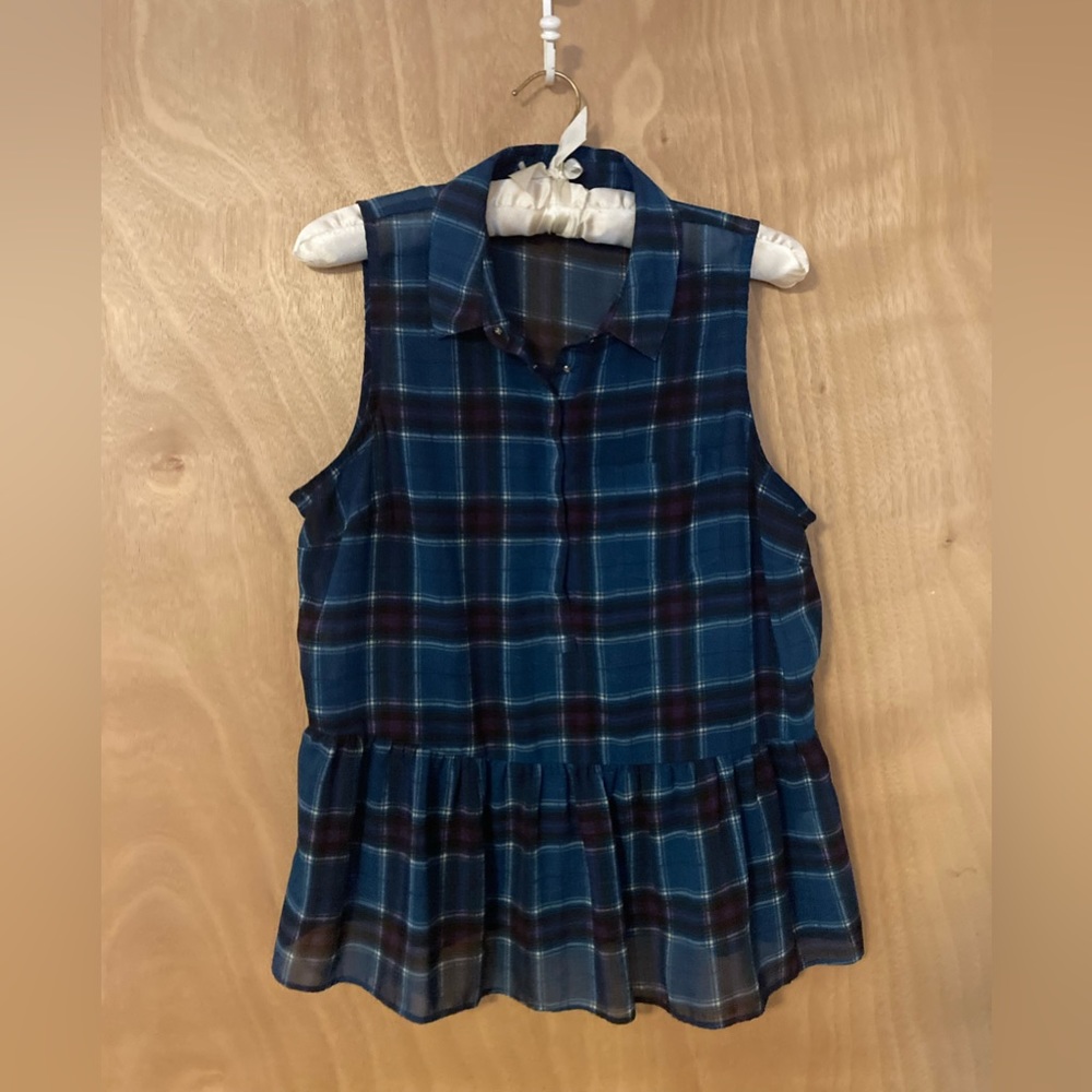 Women’s sleeveless top